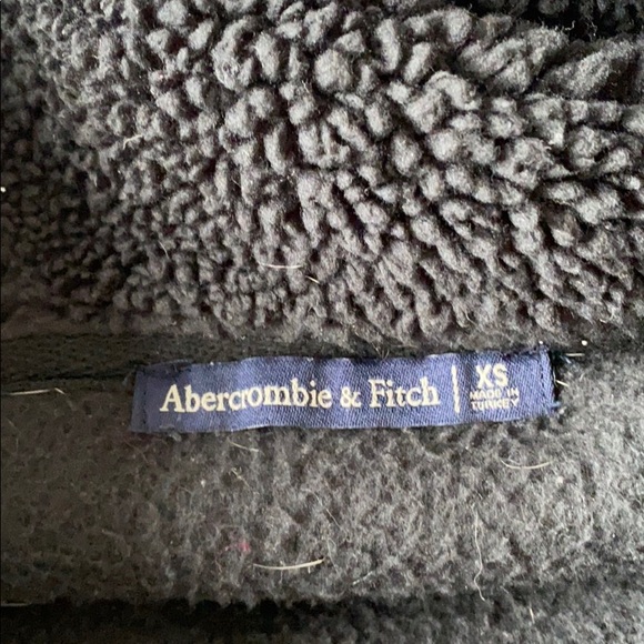 Abercrombie & Fitch Teddy sweater size x-small - Picture 2 of 3